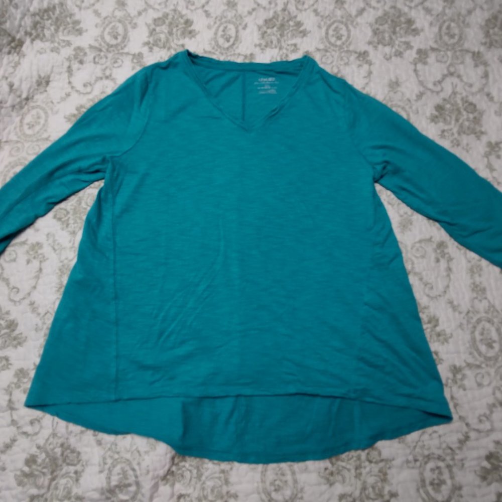 CHICOS Women's Size 2 Small the Ultimate tee 3/4 sleeved green. High/low